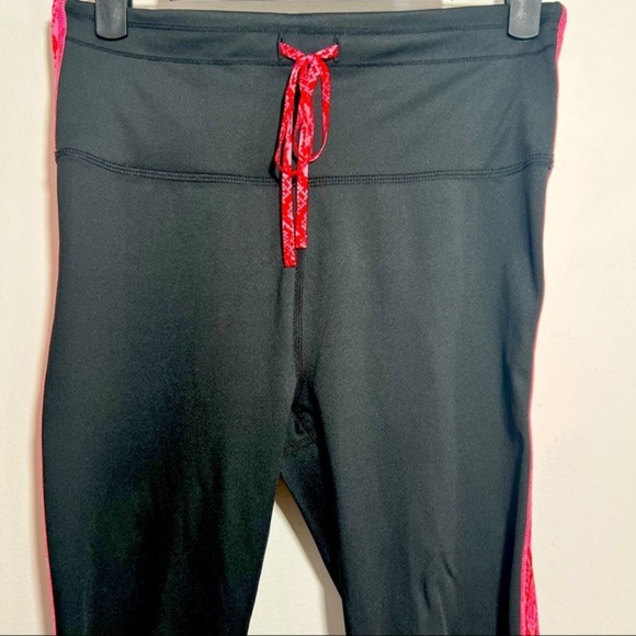 Fabletics Ultra Cool Snakeskin Capri Leggings - Picture 2 of 6